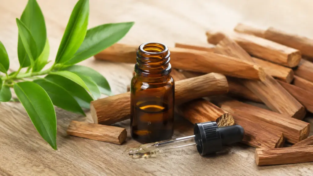 benefits-of-sandalwood-oil-for-skin-uses-routine